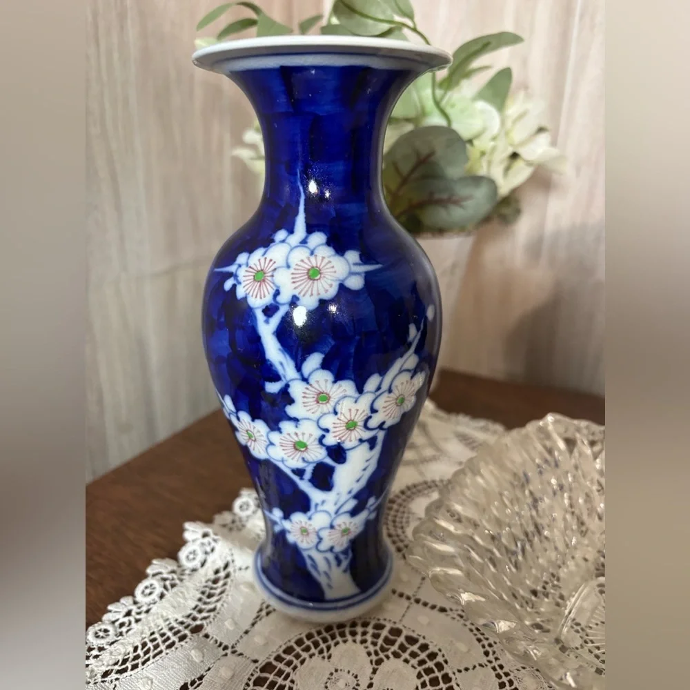 Charming Blue and White Floral Vases Set of 2 China